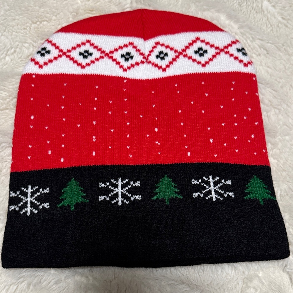 Adults NWT Festive Red and Black Knit Beanie - Picture 2 of 2